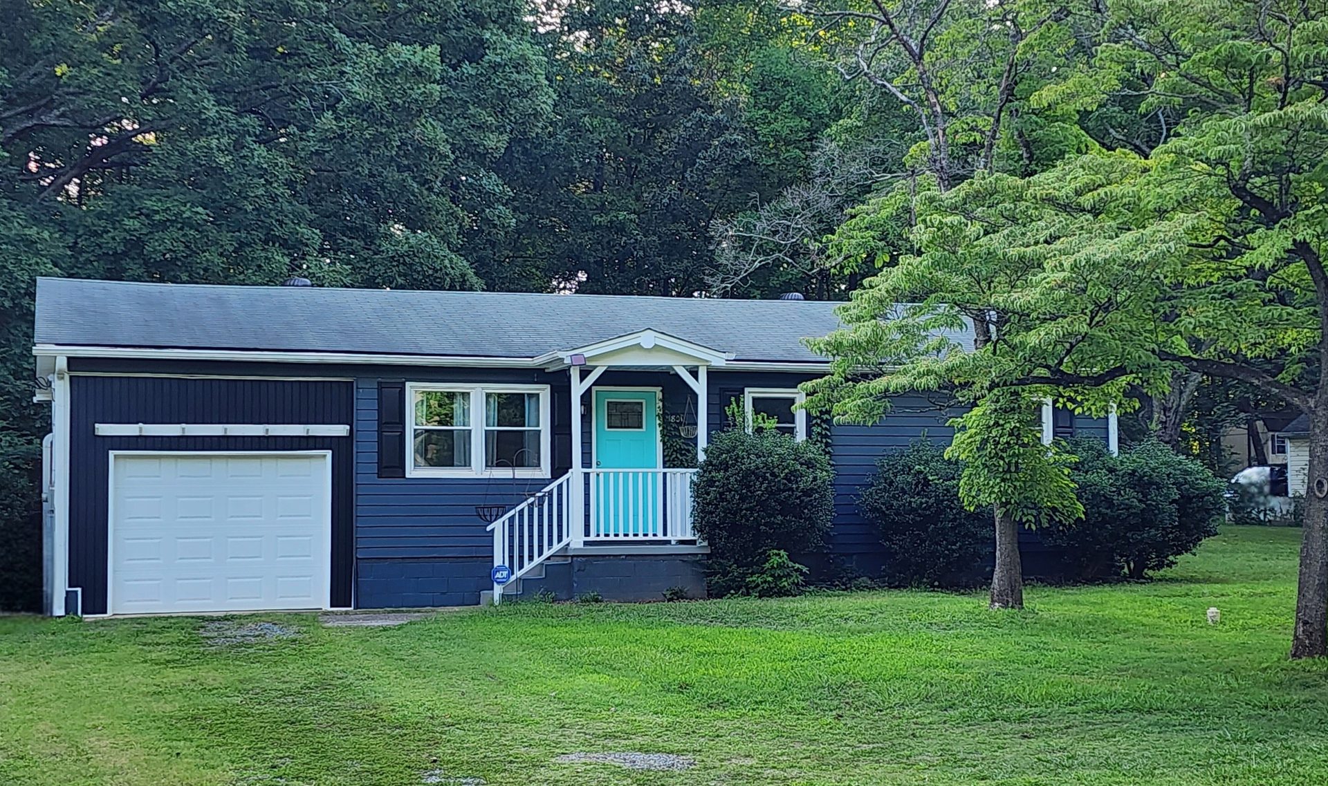 Front exterior of 1801 Glenside Drive